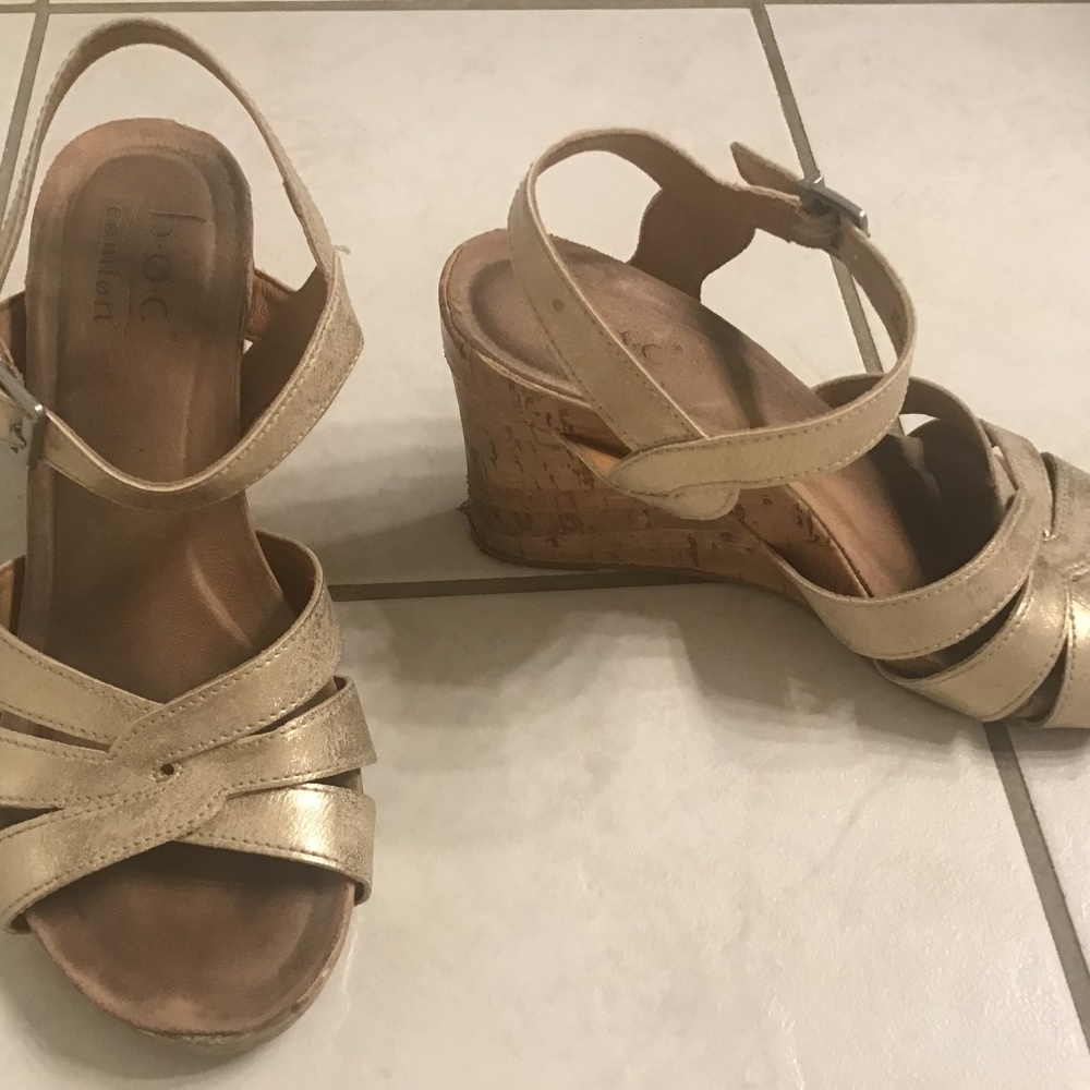 Well loved gold tone wedges
